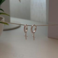 Argola de Prata 925 com Pingente Crucifixo Cravejados com Zircônias Claras