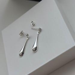 Brinco de Prata Gota Lisa Pêndulo com Ponto de Luz
